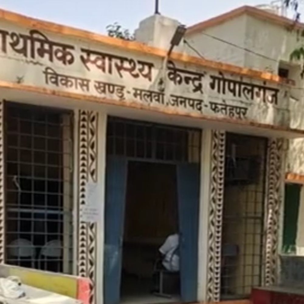 फतेहपुर में बाइक सवार डिवाइडर से टकराया, युवक की मौत:तेज रफ्तार से बिगड़ा संतुलन, मौके पर तोड़ा दम