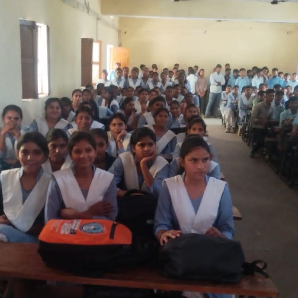 माध्यमिक स्कूलों में अब अखबार पढ़ेंगे छात्र:शिक्षकों की निगरानी में सीखेंगे कठिन शब्द, प्रधानाचार्यों ने बजट न मिलने पर जताई चिंता