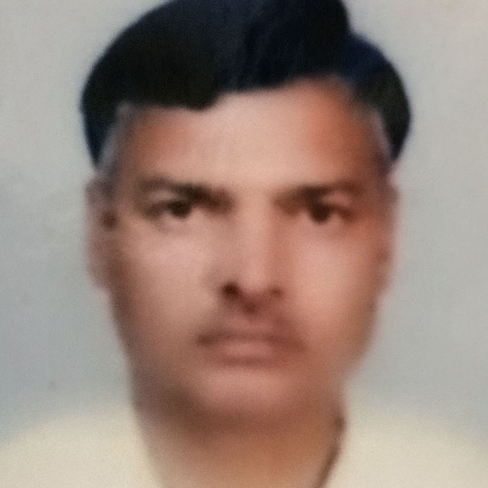 स्कूटी ने बाइक को मारी टक्कर, बुजुर्ग की मौत:आगरा के अभयपुरा चौराहे पर गलत दिशा में मोड़ने के कारण हुआ, एक घायल