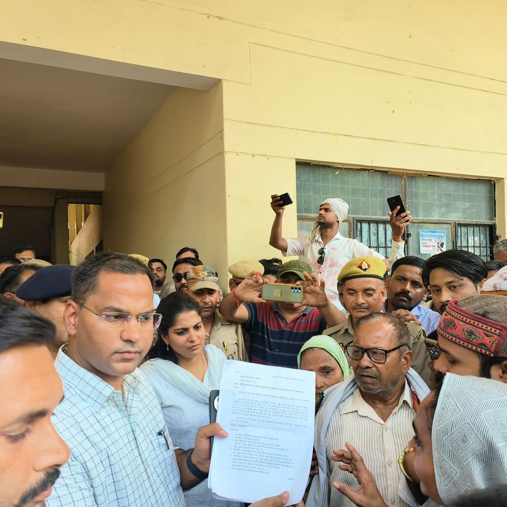 घाटमपुर में तहसील दिवस में पहुंची सैकड़ों महिलाएं:स्मार्ट मीटर के खिलाफ किया प्रदर्शन, बोलीं- बिना मर्जी मीटर न लगे