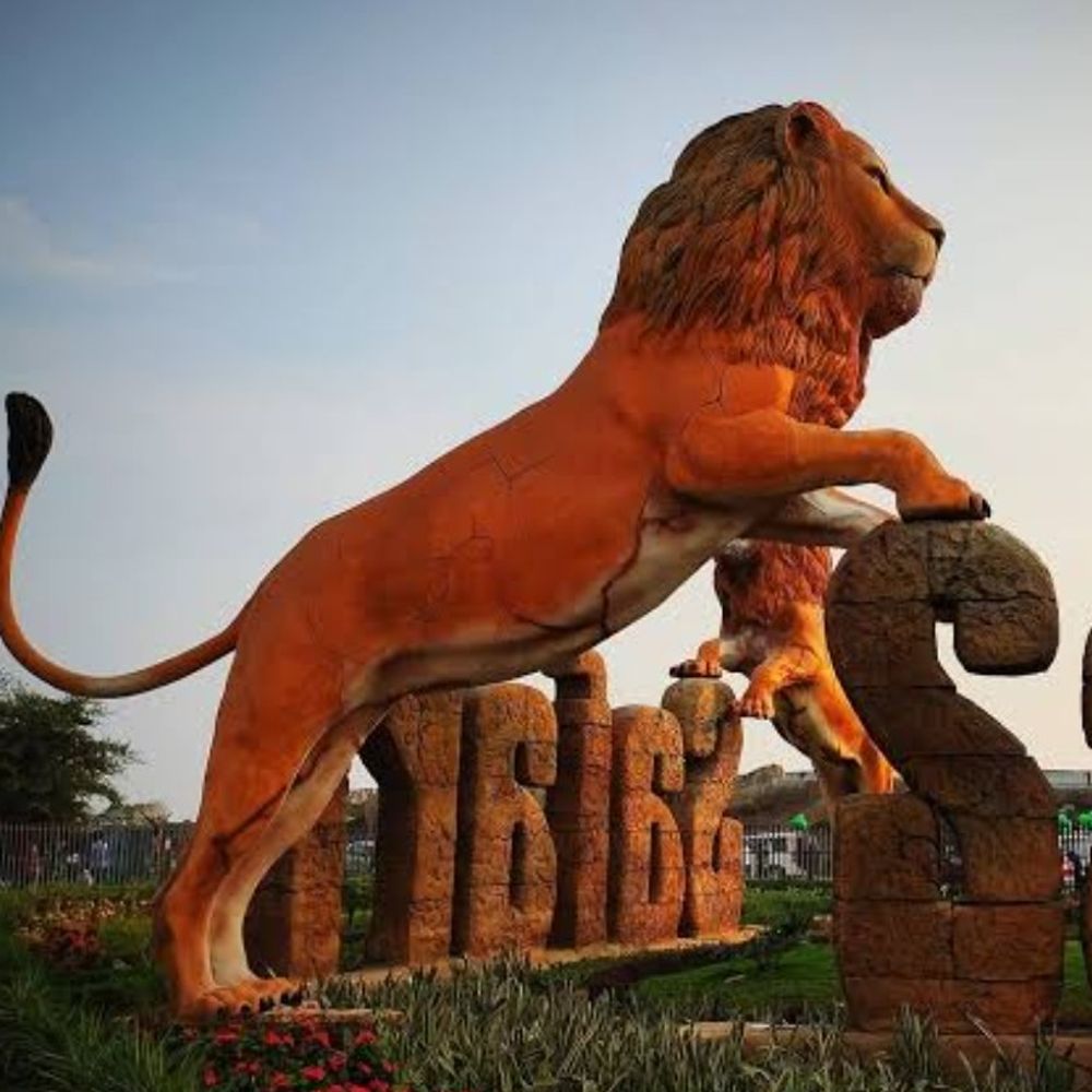 इटावा सफारी पार्क में तेंदुए की पूंछ काटी गई:हड्डी टूटने के कारण सर्जरी हुई, शेर विश्वा की तबीयत भी खराब