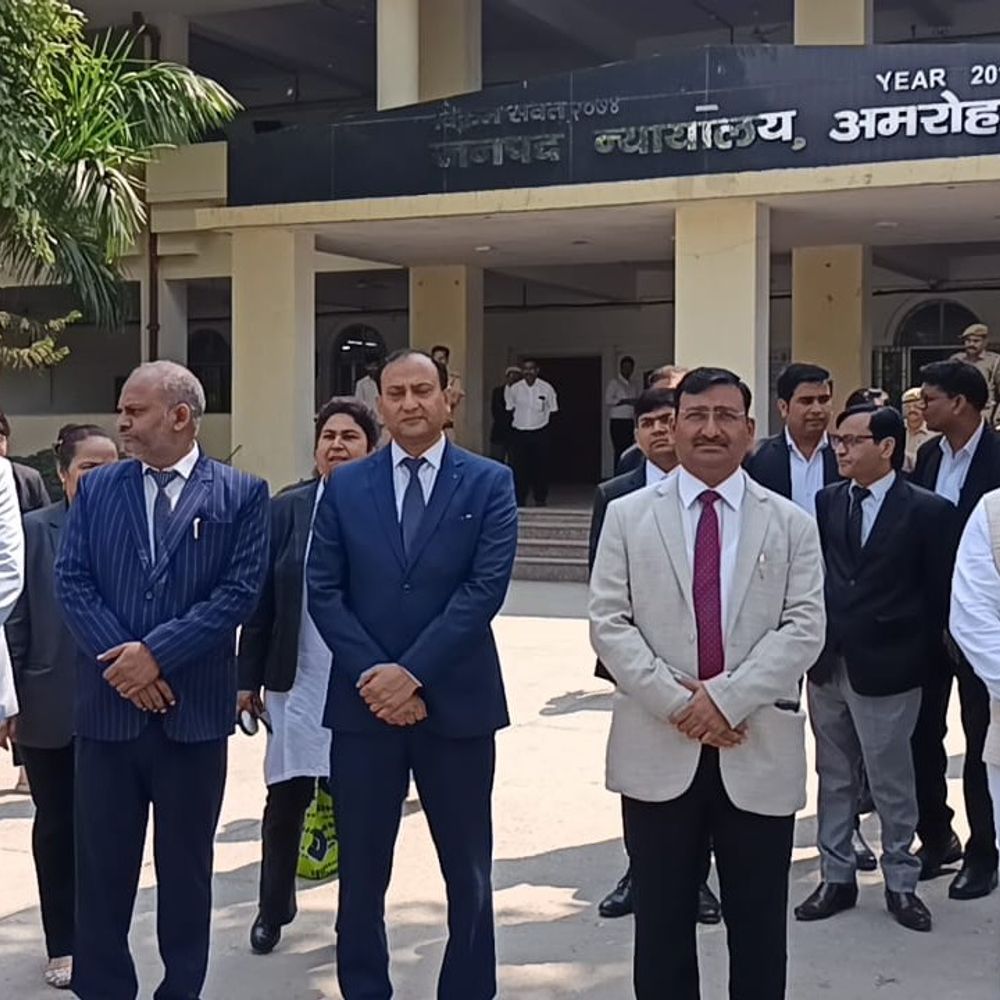 जिला जज विवेक ने जागरूकता वाहन को रवाना किया:राष्ट्रीय लोक अदालत के प्रचार-प्रसार के लिए अमरोहा में पहल