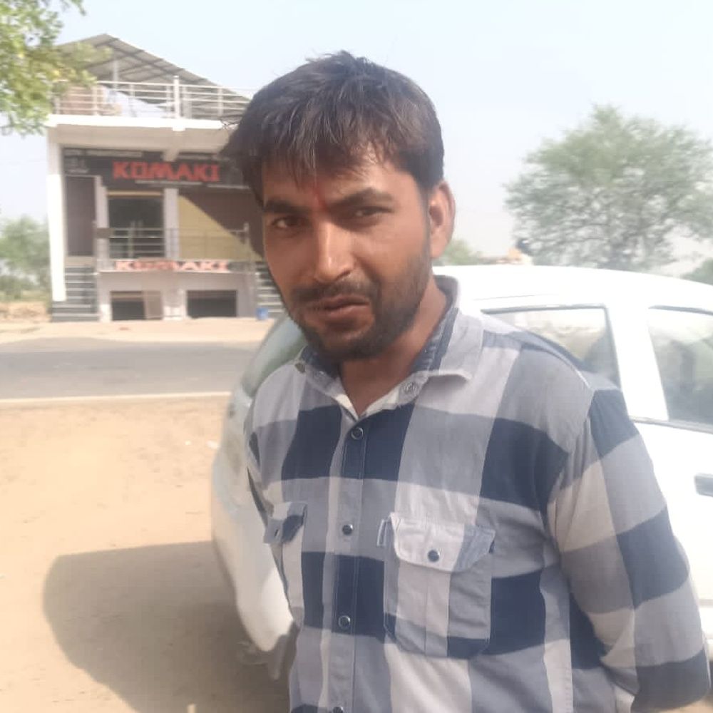एटा में रोडवेज बस ने बाइक सवार को रौंदा:युवक ने मौके पर तोड़ा दम, पुलिस जांच में जुटी