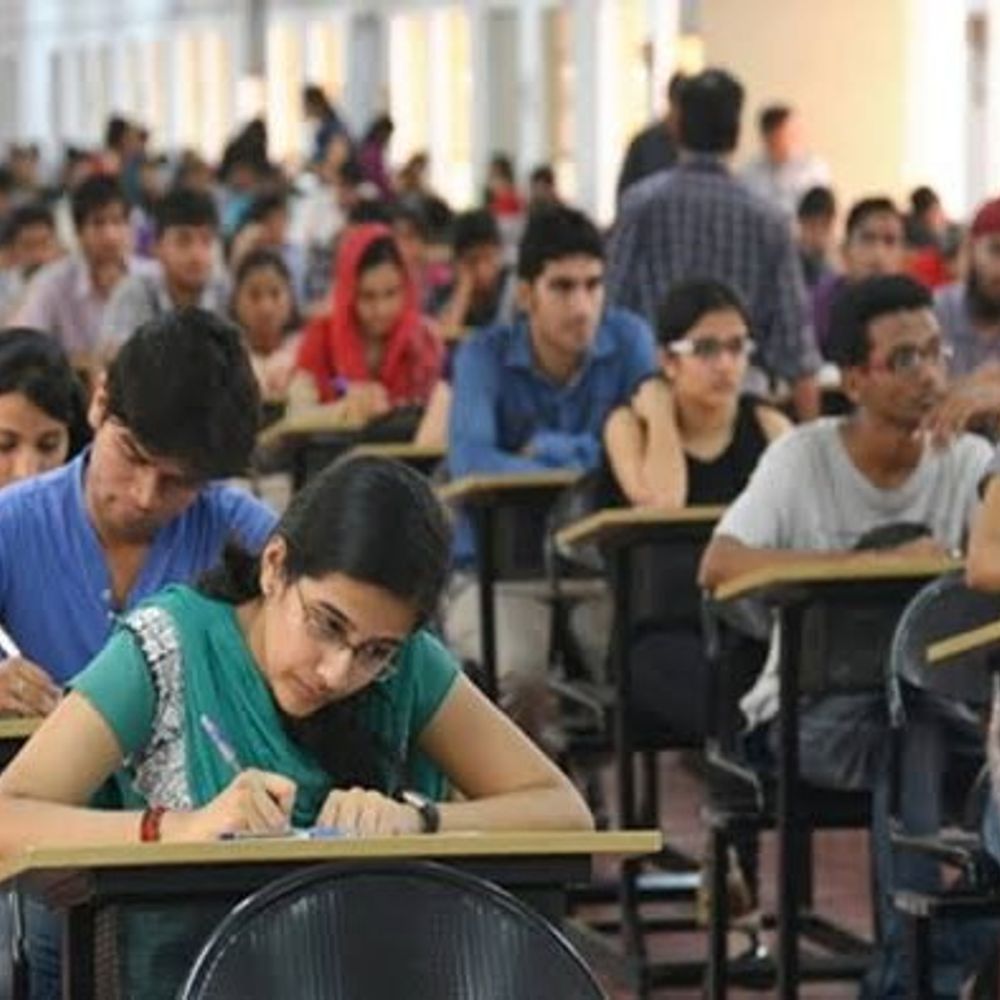 मेरठ के 15 सेंटरों पर आयोजित होगी NEET की परीक्षा:सख्त सुरक्षा के बीच 2 से 5 बजे तक होगा एग्जाम ,1:30 बजे के बाद नहीं मिलेगी एंट्री