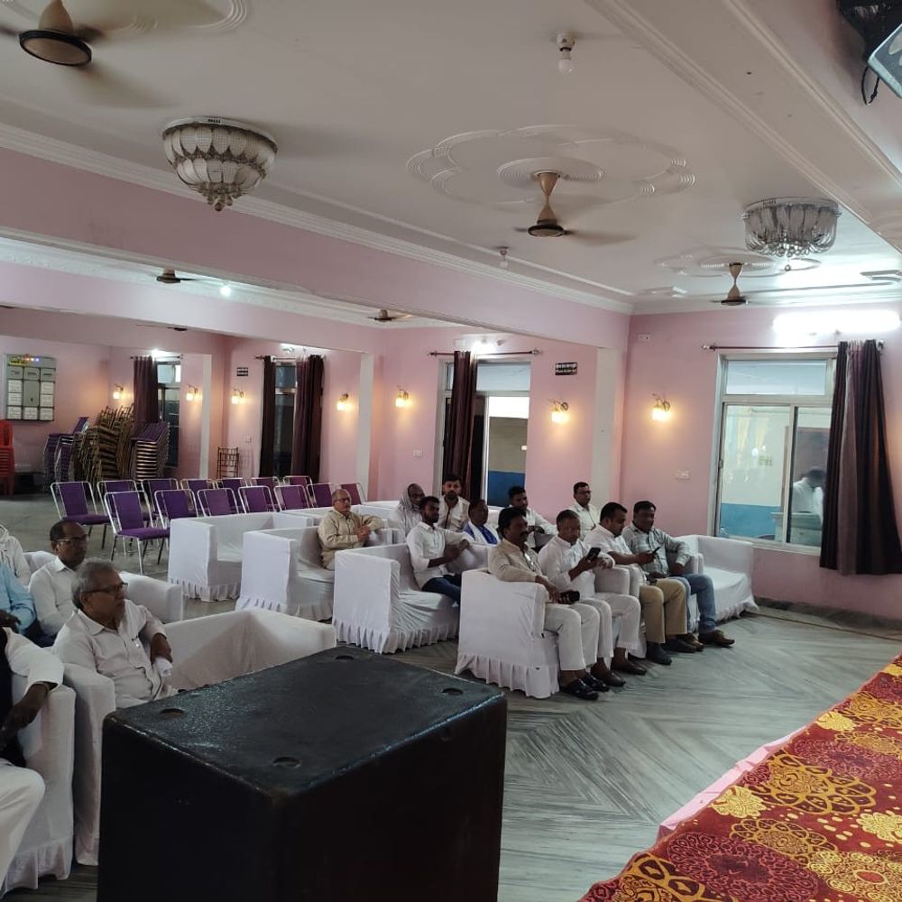 देवरिया में सपा इंटलेक्चुअल फोरम की बैठक:'बौद्धिक क्रांति-सत्ता परिवर्तन' का लिया संकल्प
