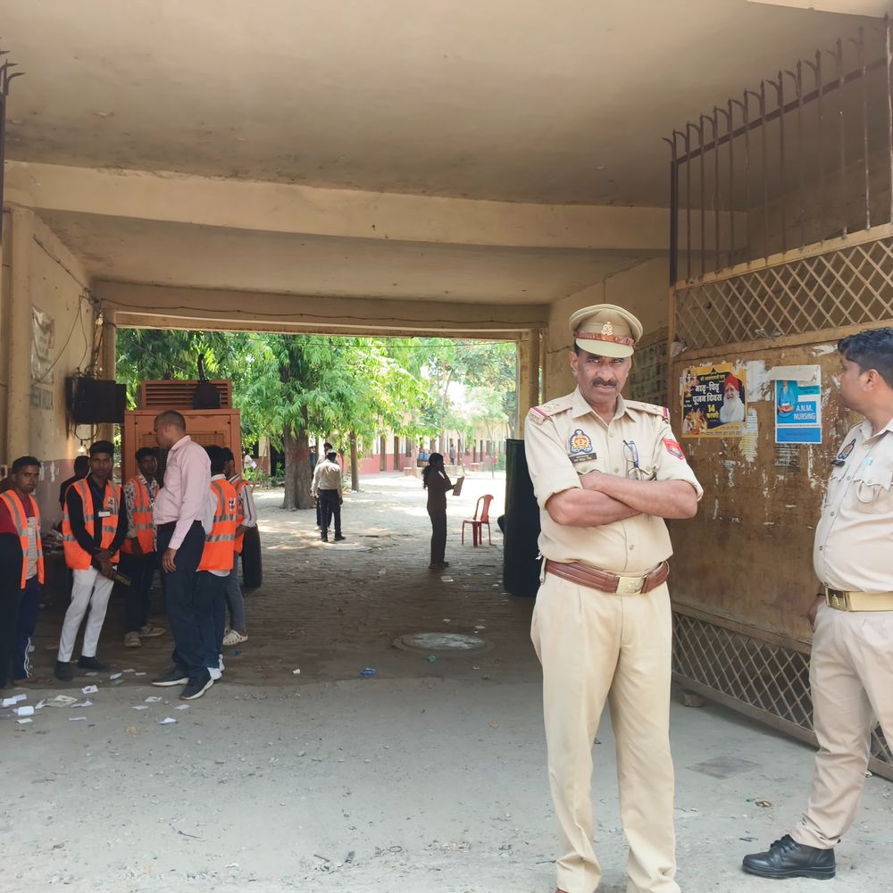बरेली के 25 केंद्रों पर नीट का एग्जाम:11532 परीक्षार्थी दे रहे है परीक्षा, सुरक्षा के कड़े बंदोबस्त