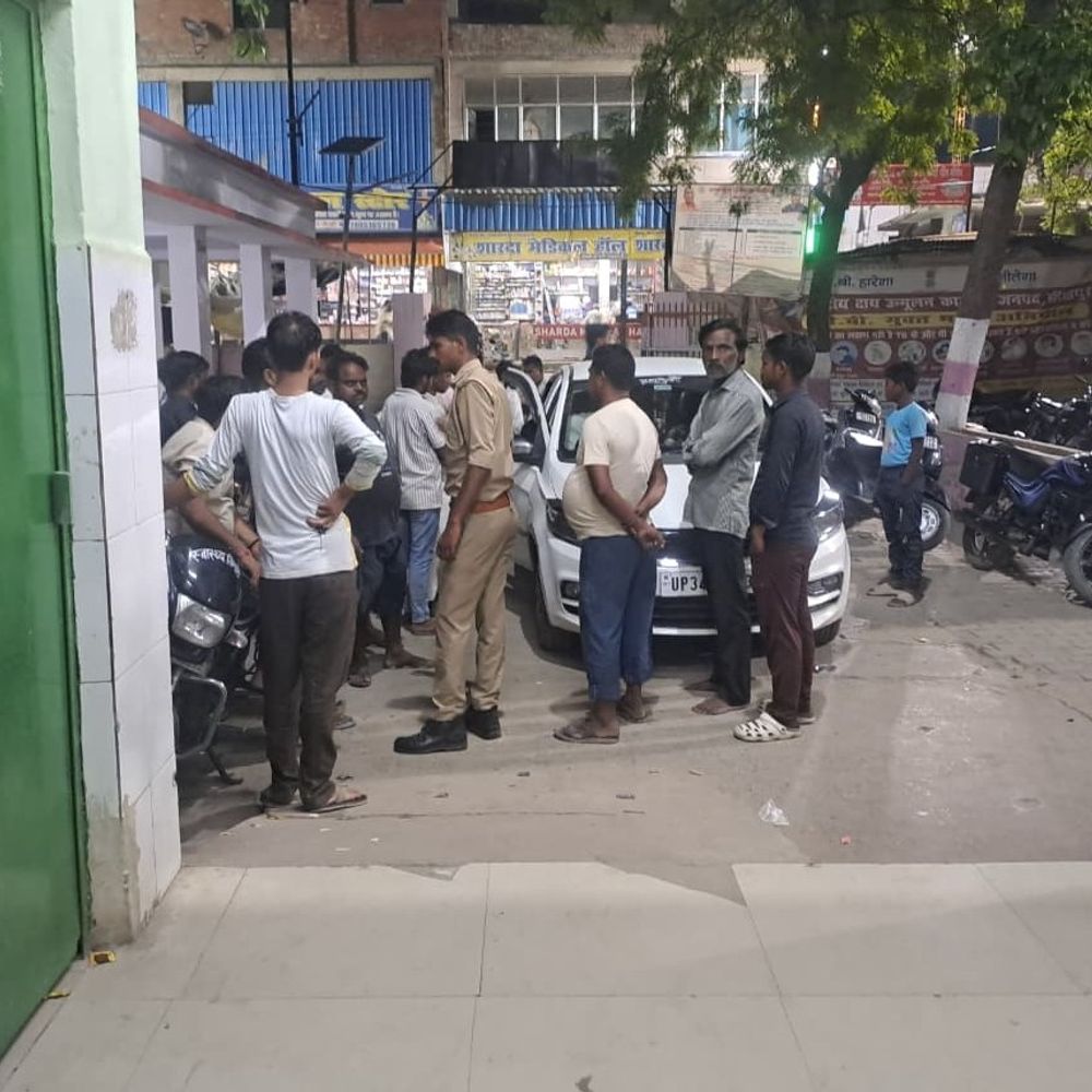 सीतापुर में पुरानी रंजिश में घात लगाकर लाठी-डंडों से मारपीट:चूड़ी बेचकर आ रहे मामा-भांजे गंभीर घायल, एक आरोपी गिरफ्तार, अन्य की तलाश जारी