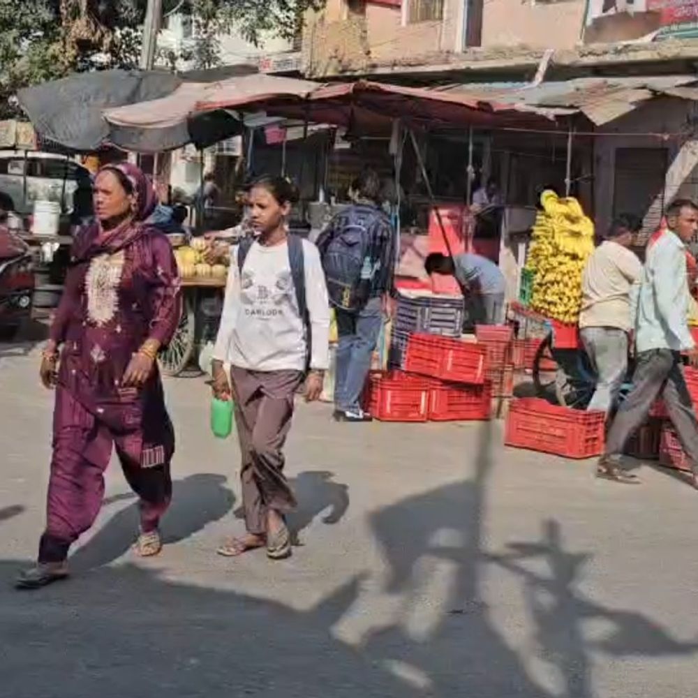 संभल में 3 डिग्री गिरा तापमान, मौसम बदला:अधिकतम 35 डिग्री, AQI 86; धूप के साथ ठंडी हवाएं चलीं