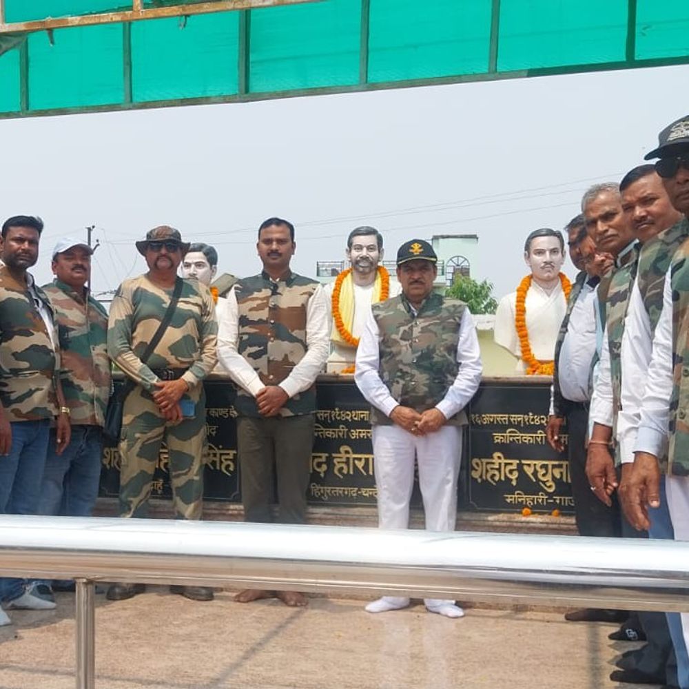 चंदौली में पूर्व सैनिकों ने समस्याओं पर जताई नाराजगी:डीएम से बैठक में समाधान न होने पर बहिष्कार की चेतावनी