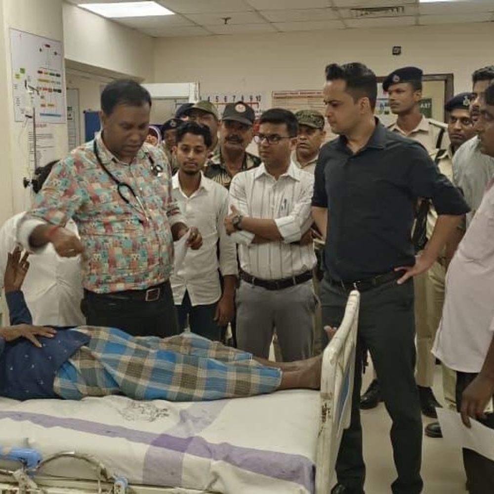 मधुबनी डीएम ने रात्रि में सदर अस्पताल का निरीक्षण किया:इमरजेंसी वार्ड का जायजा लिया, एक माह में व्यवस्था बेहतर करने का निर्देश दिए