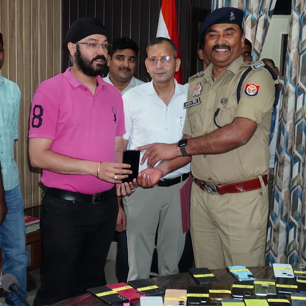 रामपुर में 21 लाख के 60 गुम मोबाइल बरामद:पुलिस ने लौटाए, 21 लाख की बरामदगी, लेकिन चोरों का नहीं खुला राज