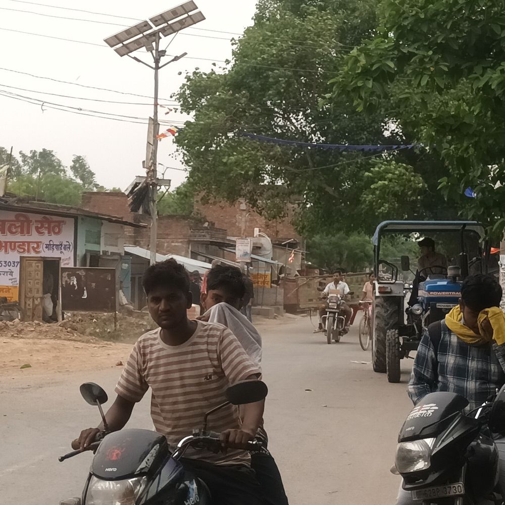 जौनपुर में मौसम ने ली करवट, गर्मी से राहत:तापमान में 8 डिग्री की गिरावट, आंधी-बारिश का अलर्ट
