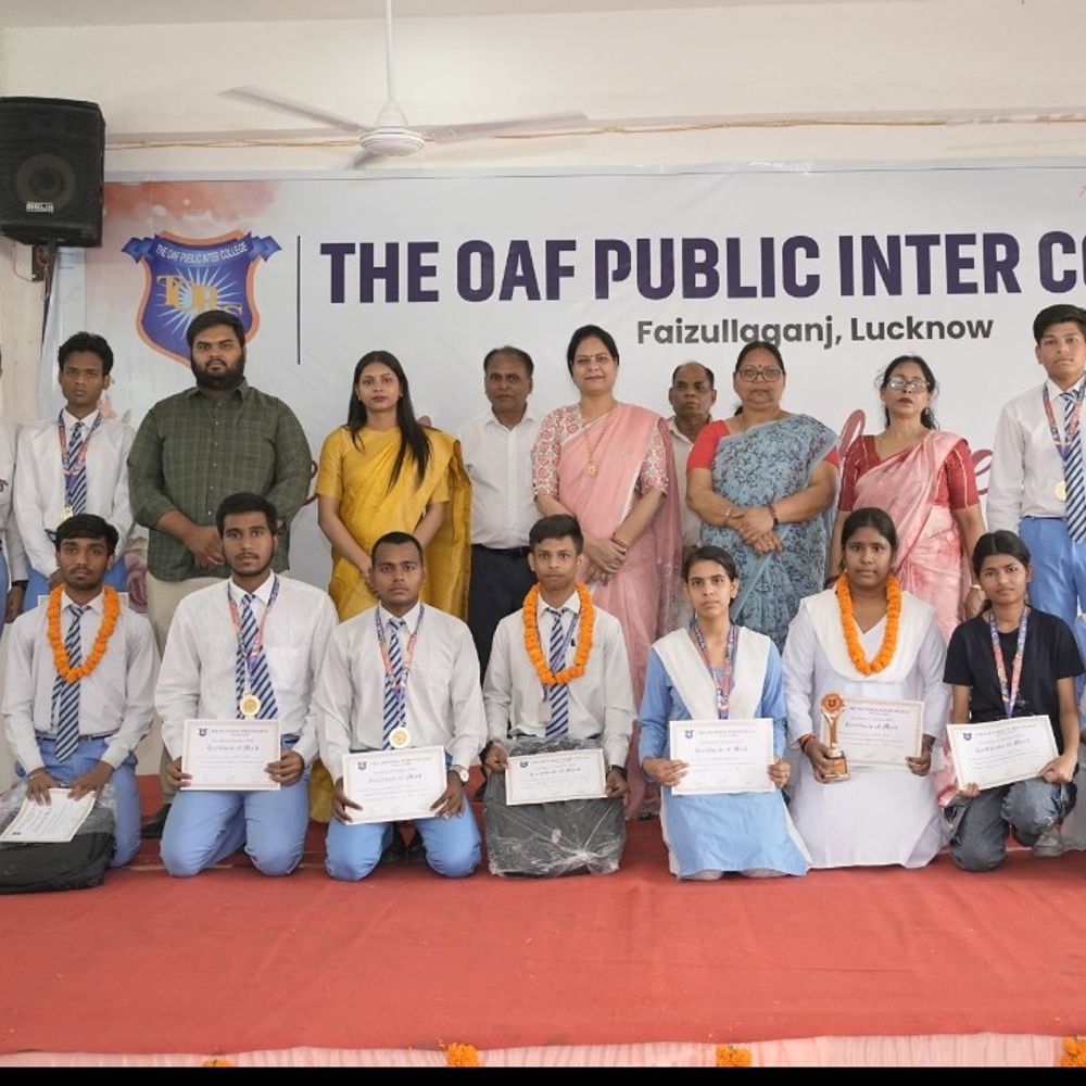 द ऑफ कॉलेज ने मेधावी छात्रों को सम्मानित किया:लखनऊ में हाईस्कूल, इंटरमीडिएट परीक्षा में शानदार प्रदर्शन पर समारोह