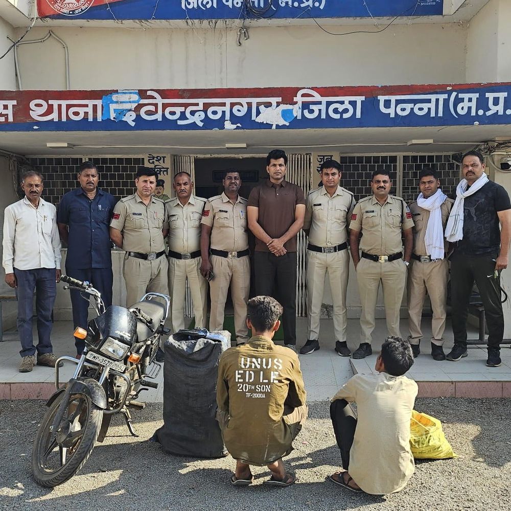 पन्ना में बाप-बेटे निकले शराब तस्कर:  बाइक से करते थे डिलीवरी, पुलिस ने 7 पेटियां पकड़ी – Panna News