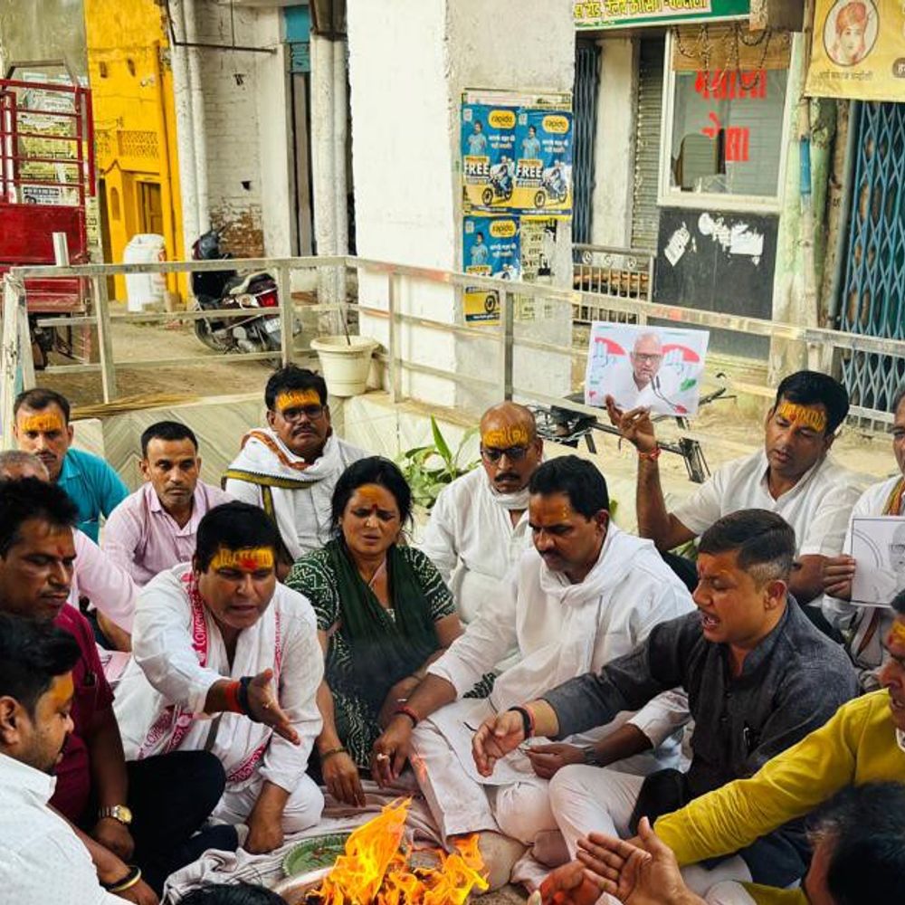 कांग्रेस प्रदेश अध्यक्ष अजय राय के लिए हवन-पूजन:चंदौली में कार्यकर्ताओं ने स्वास्थ्य लाभ के लिए कामना की