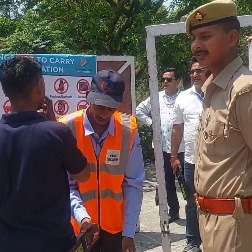 बदायूं में नीट परीक्षा शुरू होने वाली:सभी छह केंद्रों पर परीक्षार्थियों का पहुंचना जारी, सुरक्षा कड़ी
