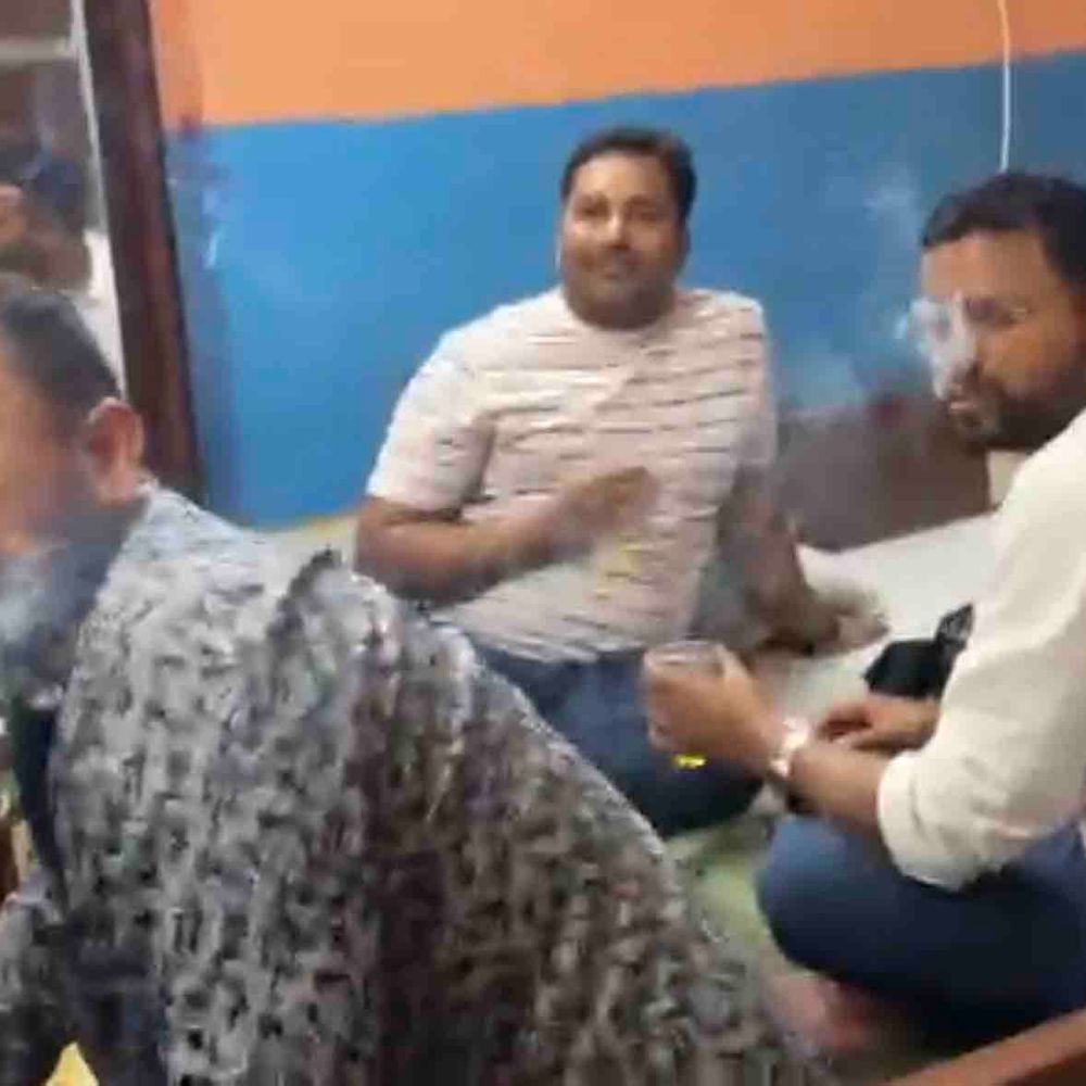 मोतिहारी होटल में चल रही थी शराब पार्टी, छापा:  बोतलें जब्त, 4 गिरफ्तार; पुलिस ने कमरा किया सील – Motihari (East Champaran) News