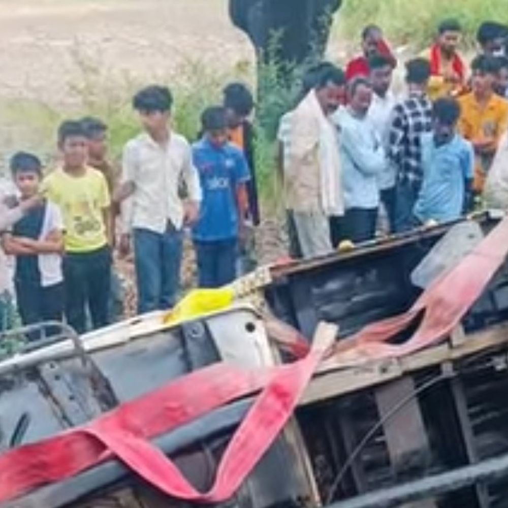 सिद्धार्थनगर में डीजे लदी पिकअप पलटने से एक की मौत:बांसी-धानी मार्ग पर हादसा, बारात से लौट रहे थे पांच घायल