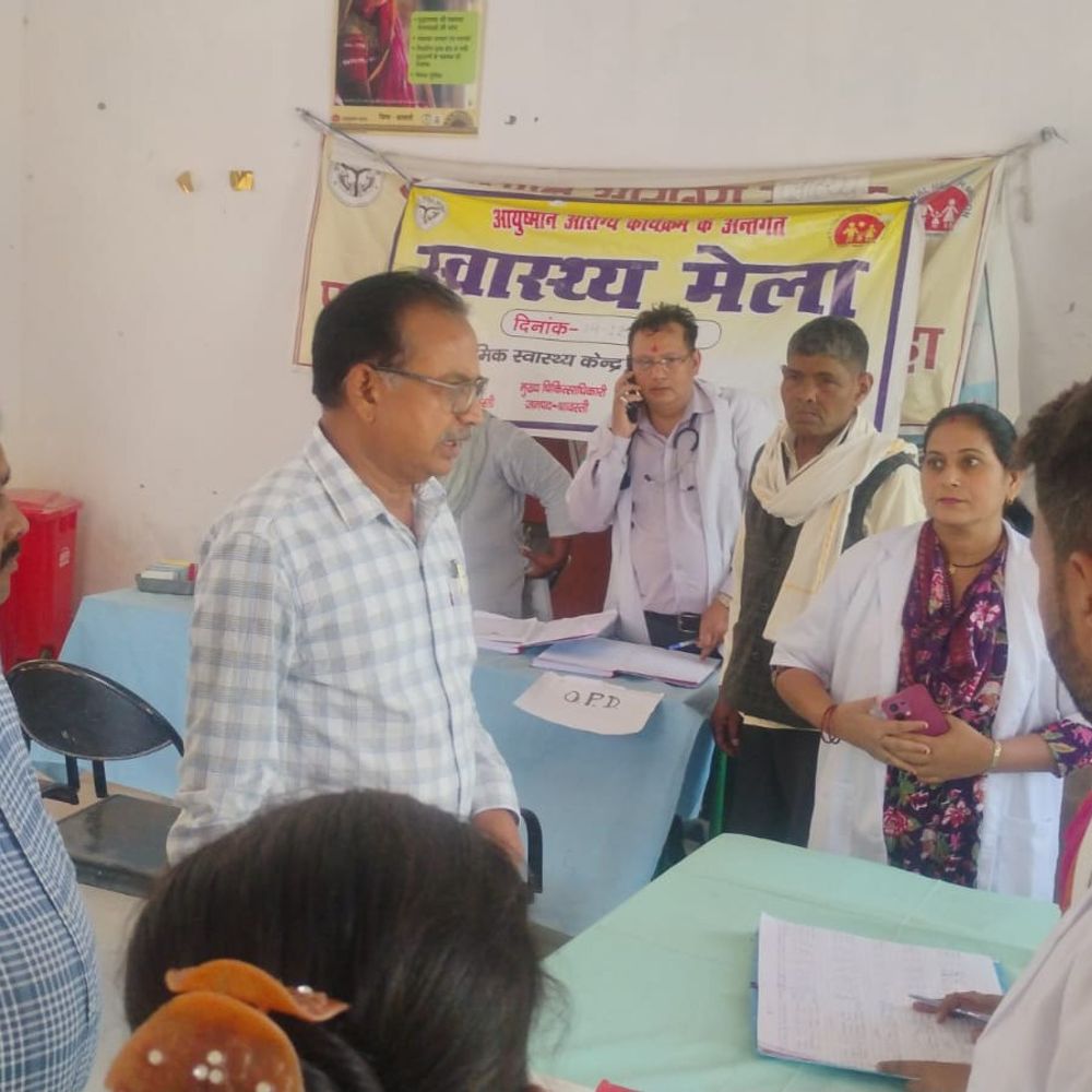 सीएमओ ने मुख्यमंत्री जन आरोग्य मेले का निरीक्षण किया:श्रावस्ती में ड्रेस कोड, अनुपस्थिति पर मांगा स्पष्टीकरण; गुणवत्ता पर जोर