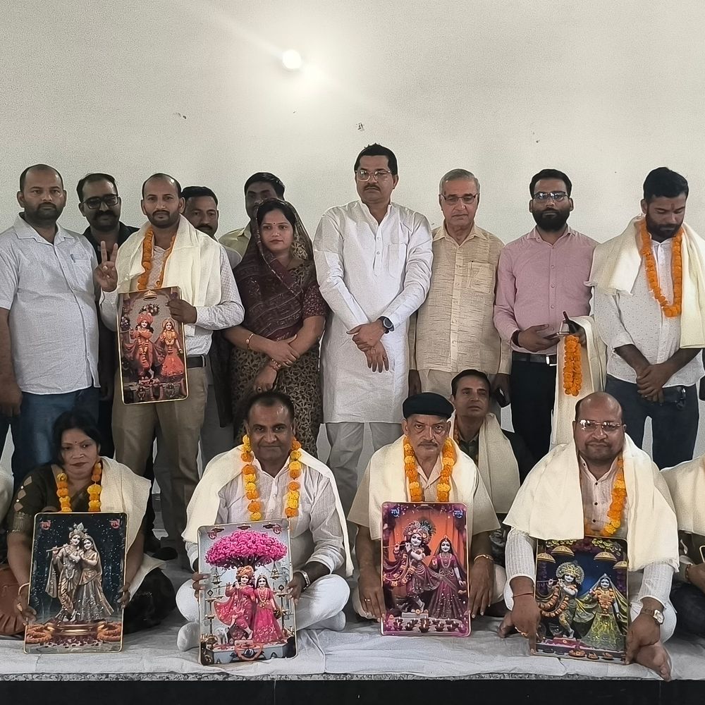 मैनपुरी में सम्मान समारोह आयोजित:यादव महासभा ने नवनिर्वाचित अध्यक्ष-सचिव सहित सभी को किया सम्मानित