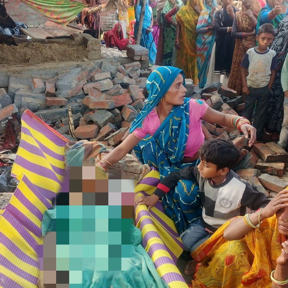 हरदोई में दीवार गिरने से युवक की मौत:आंधी-बारिश के दौरान आंगन का सामान समेटते समय हुआ हादसा
