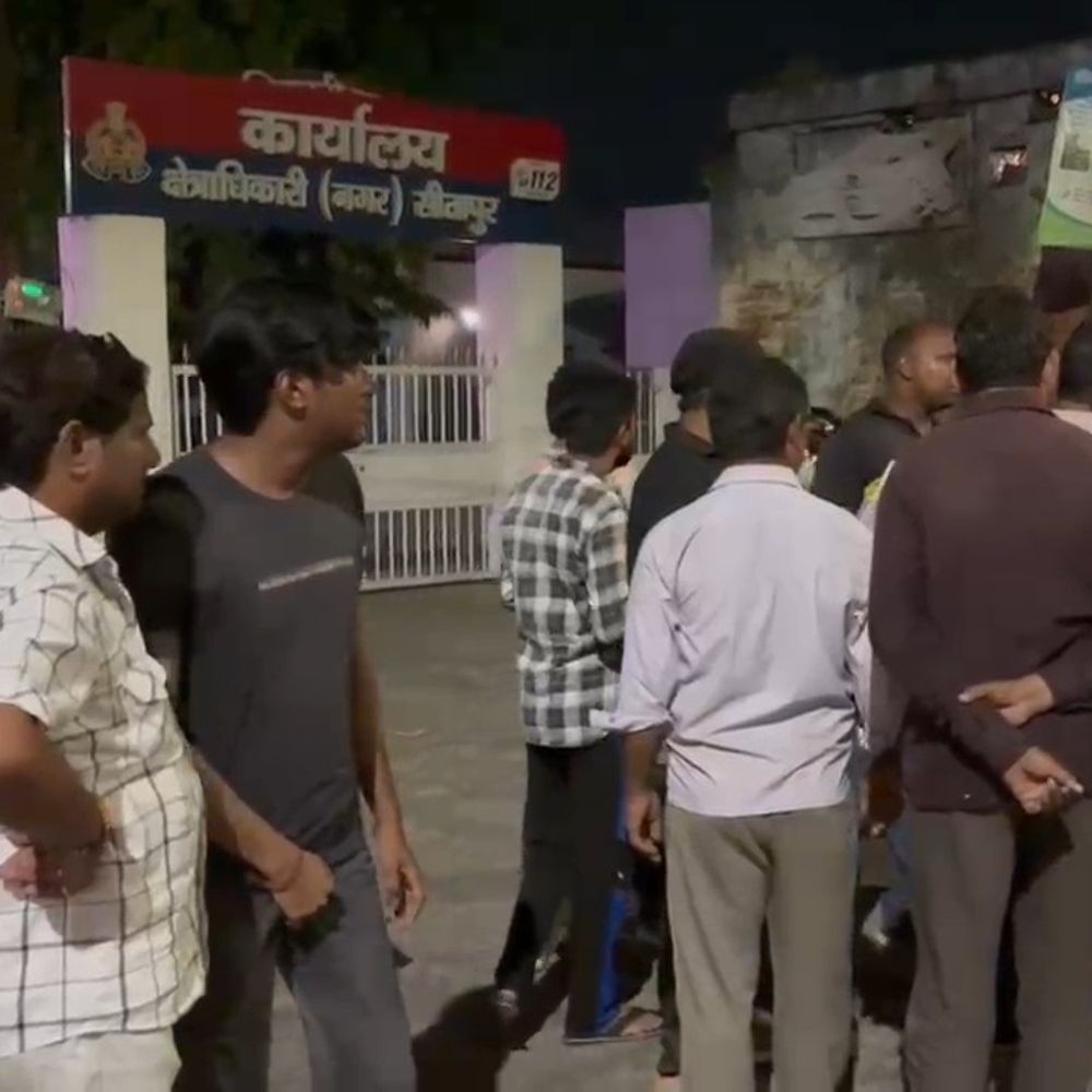 सीतापुर में कोचिंग के बाहर छात्राओं से छेड़छाड़, 4 गिरफ्तार:पुलिस ने आरोपियों को जेल भेजा, डायल 112 की सूचना पर कार्रवाई