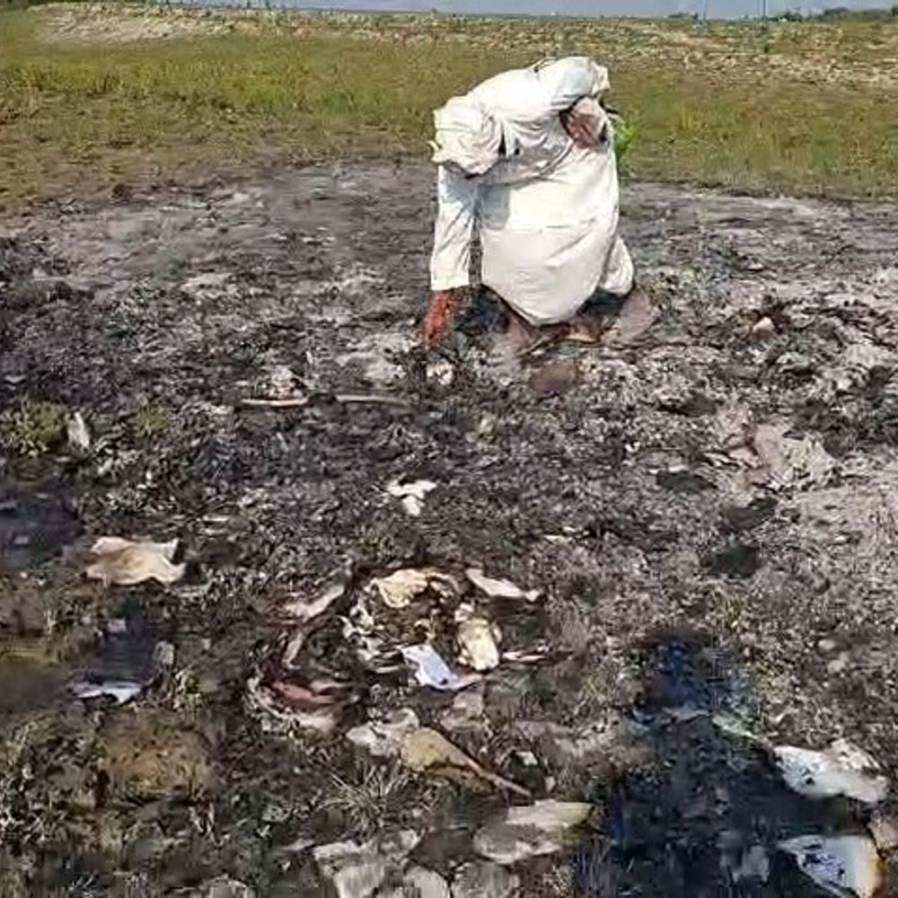 गोंडा में जलाए गए अयोध्या के राजस्व अभिलेख:ढेमवाघाट पीपा पुल के पास जलाए गए राजस्व अभिलेख, पिकअप से लाकर पेट्रोल डालकर जलाया