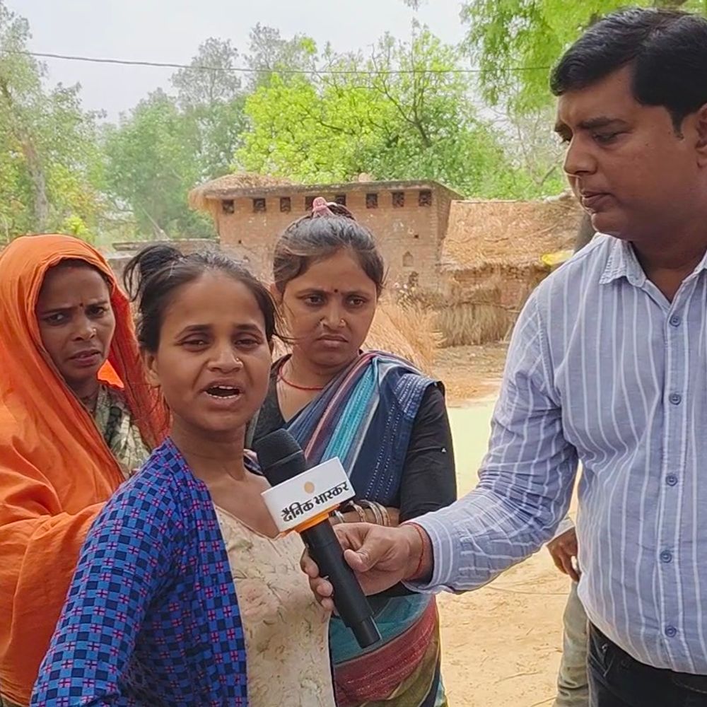 कौशांबी में मिट्टी का टीला ढहा, तीन की मौत:मां-बेटी समेत 5 दबे, 2 घायल रेफर, पूरे गांव में मातम का माहौल