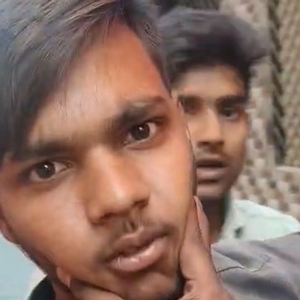 उन्नाव में चाकू दिखाकर डरा-धमका रहा युवक VIDEO:गंगाघाट कोतवाली पुलिस ने जांच शुरू की, आरोपी की तलाश जारी