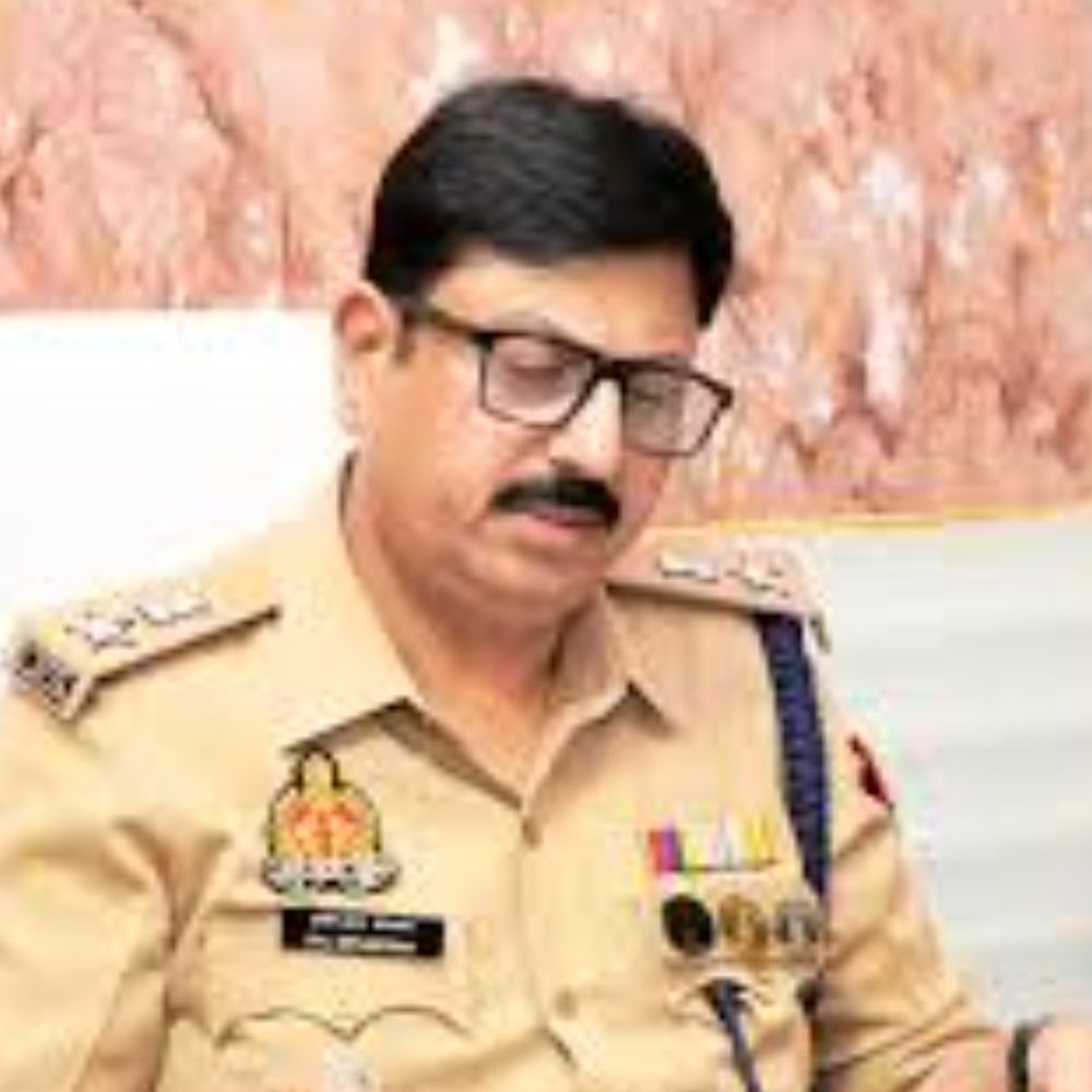 इटावा में थानाध्यक्ष के प्रभार बदले:एसएसपी के पीआरओ बने शंकरानंद, प्रीति सेंगर को लवेदी से हटाकर महिला थाना प्रभारी बनाया