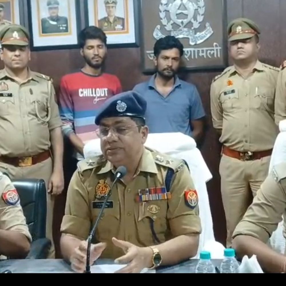 शामली में ट्यूबवेलों से तार चोरी के दो आरोपी गिरफ्तार:पुलिस ने 990 ग्राम तांबे का तार, नकदी और उपकरण बरामद किए