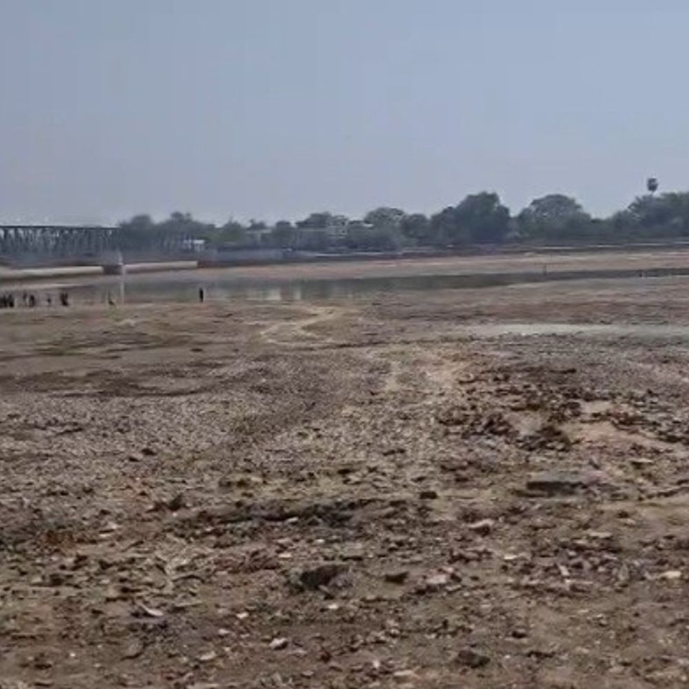 334 करोड़ का रबर डैम बेअसर, फल्गु नदी सूखी:गया में पिंडदानियों को पानी की परेशानी, पंडा बोले- प्रकृति से छेड़छाड़ का परिणाम सामने