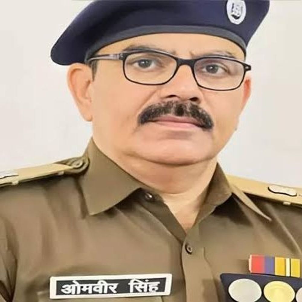 बलिया एसपी ने 7 थानों के प्रभारी बदले:प्रवीण शहर कोतवाल, राकेश कुमार सिंह बांसडीह कोतवाली के प्रभारी बने