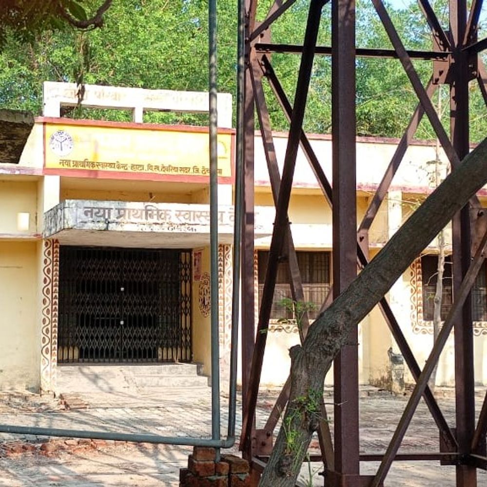 देवरिया के हाटा में नहीं लगा मुख्यमंत्री आरोग्य मेला:स्वास्थ्य केंद्र पर ताला, ग्रामीण इलाज को भटके