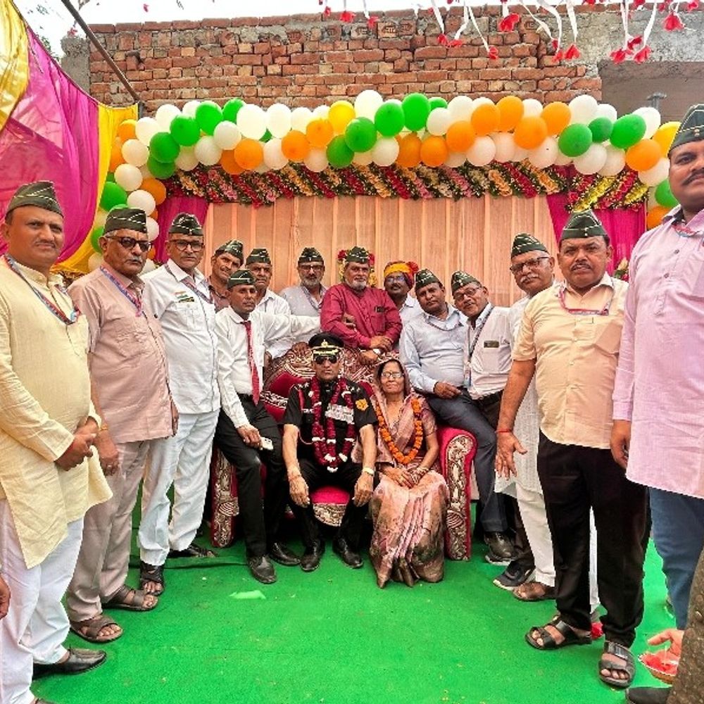 सुरेंद्र सिंह आर्मी सर्विस कॉर्प्स से सेवानिवृत्त:34 वर्षों की सेवा के बाद बुलंदशहर में हुआ स्वागत