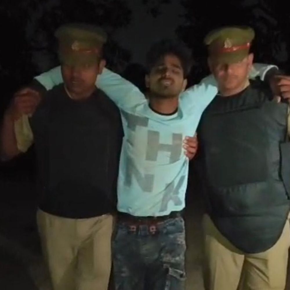 आजमगढ़ में पुलिस मुठभेड़, आरोपी गिरफ्तार:एक दिन पूर्व मुबारकपुर थाना क्षेत्र में बरामद हुए थे गोवंश के अवशेष