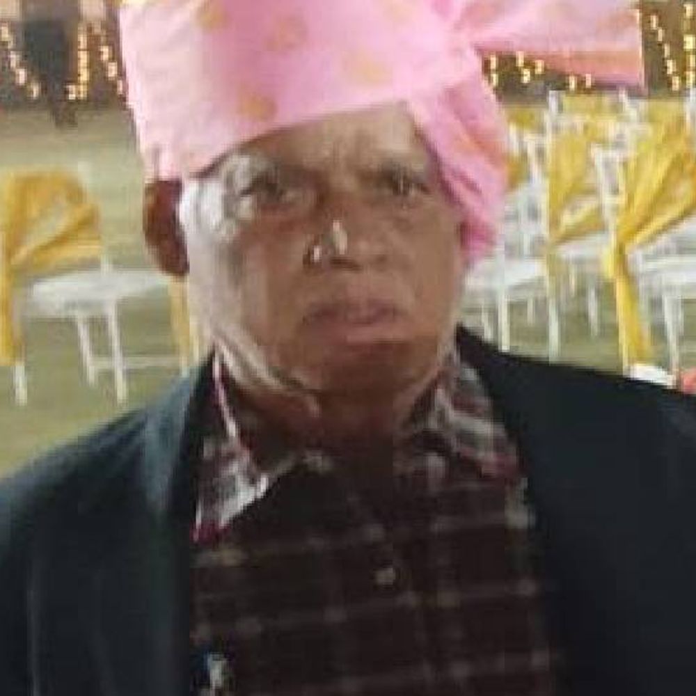 झांसी में रिटायर्ड हेड मास्टर की मौत पर हंगामा:बेटा का आरोप-स्टंट डालते समय डॉक्टर ने लापरवाही की, निष्पक्ष जांच हो