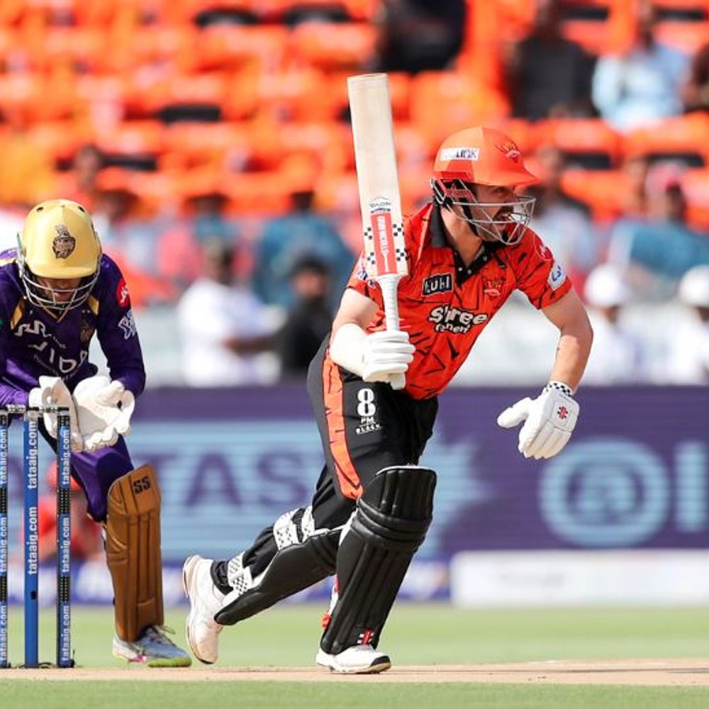 IPL में हैदराबाद vs कोलकाता, सनराइजर्स का सातवां विकेट गिरा:सलिल के बाद ईशान आउट, दोनों विकेट नरेन ने एक ही ओवर में लिए, स्कोर 148/7