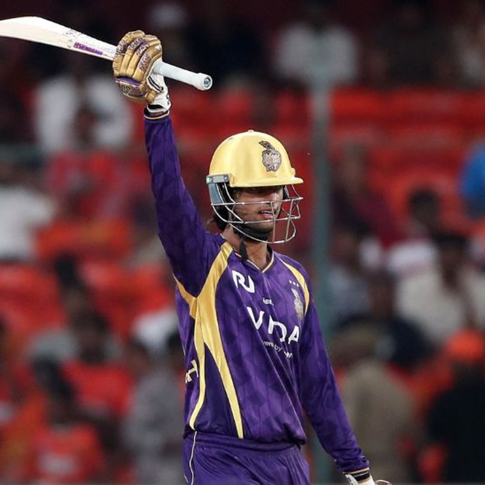IPL में कोलकाता की लगातार तीसरी जीत:हैदराबाद को 7 विकेट से हराया; रघुवंशी की फिफ्टी, वरुण को 3 विकेट
