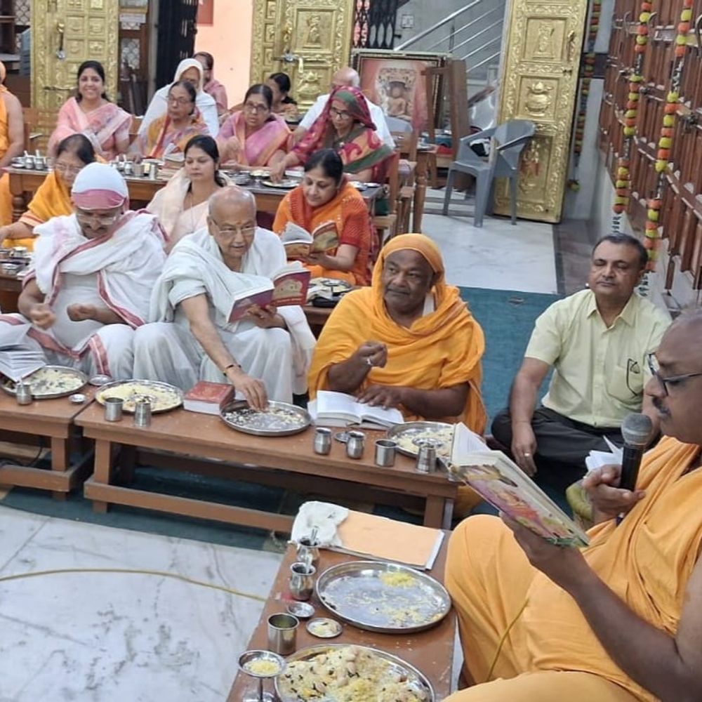 मेरठ में भक्ताम्बर विधान का भव्य आयोजन:भक्ति, मंत्रोच्चार और श्रद्धा से गूंजा असोड़ा हाउस जैन मंदिर