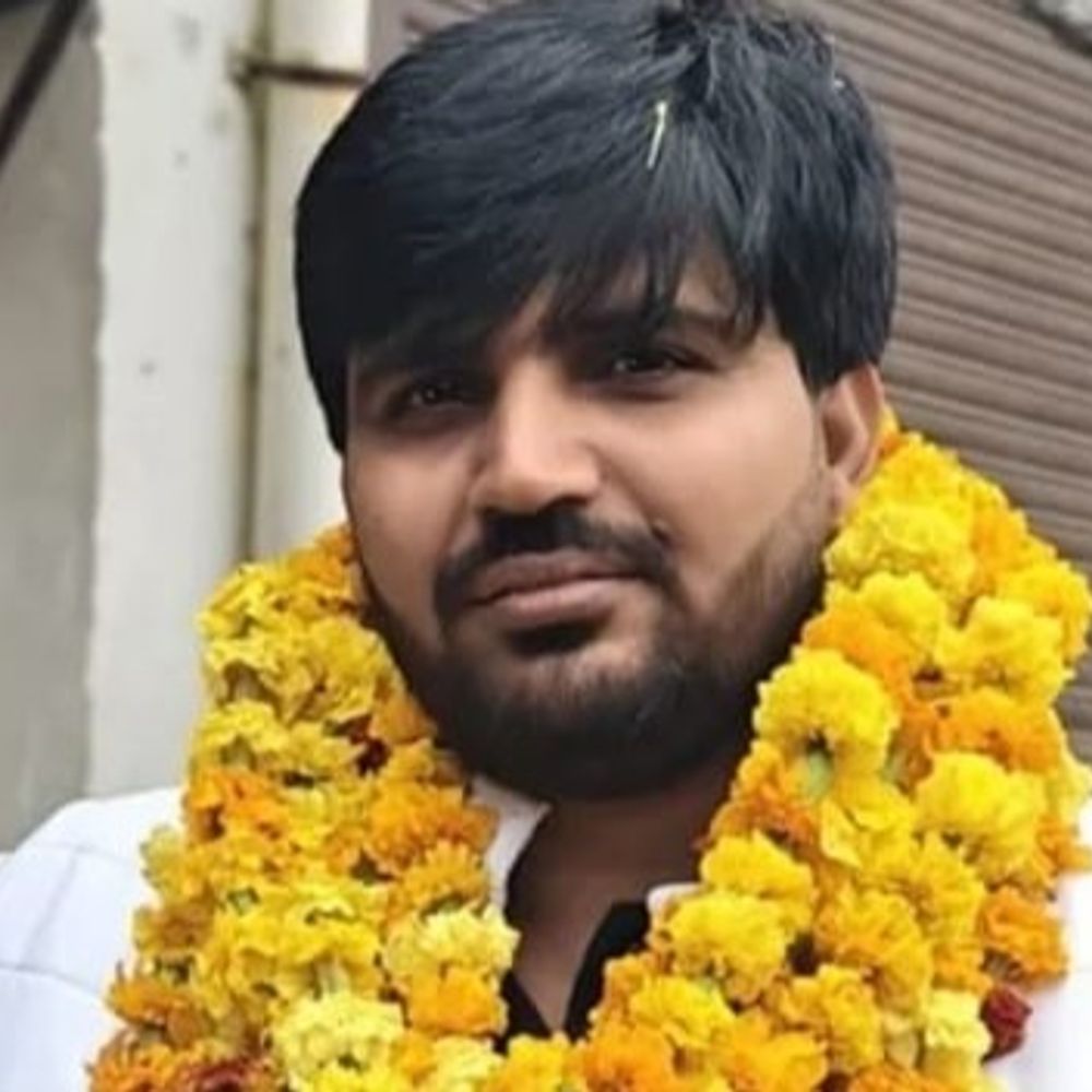 हिस्ट्रीशीटर मोनू यादव पर 25 हजार का इनाम:लखनऊ तक शिकायत के बाद SIT गठित,जेल से छूटते ही मांगी रंगदारी