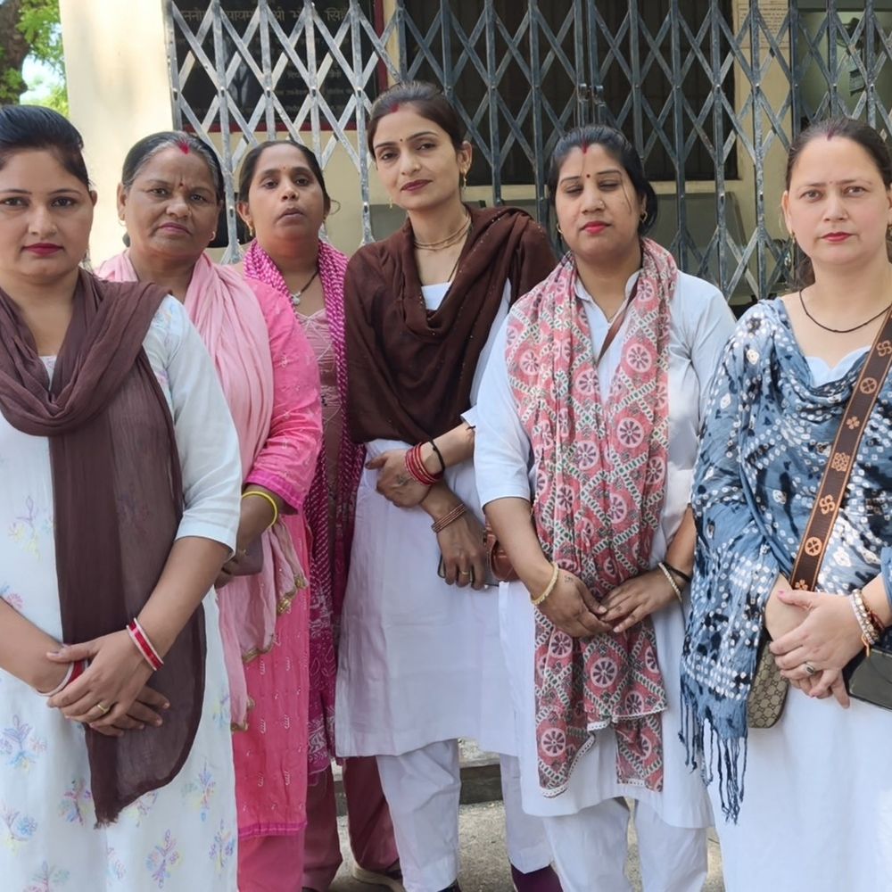 आशा कार्यकर्ताओं का छह माह से मानदेय बकाया:सहारनपुर में डीएम से स्थायी वेतन और तुरंत भुगतान की मांग