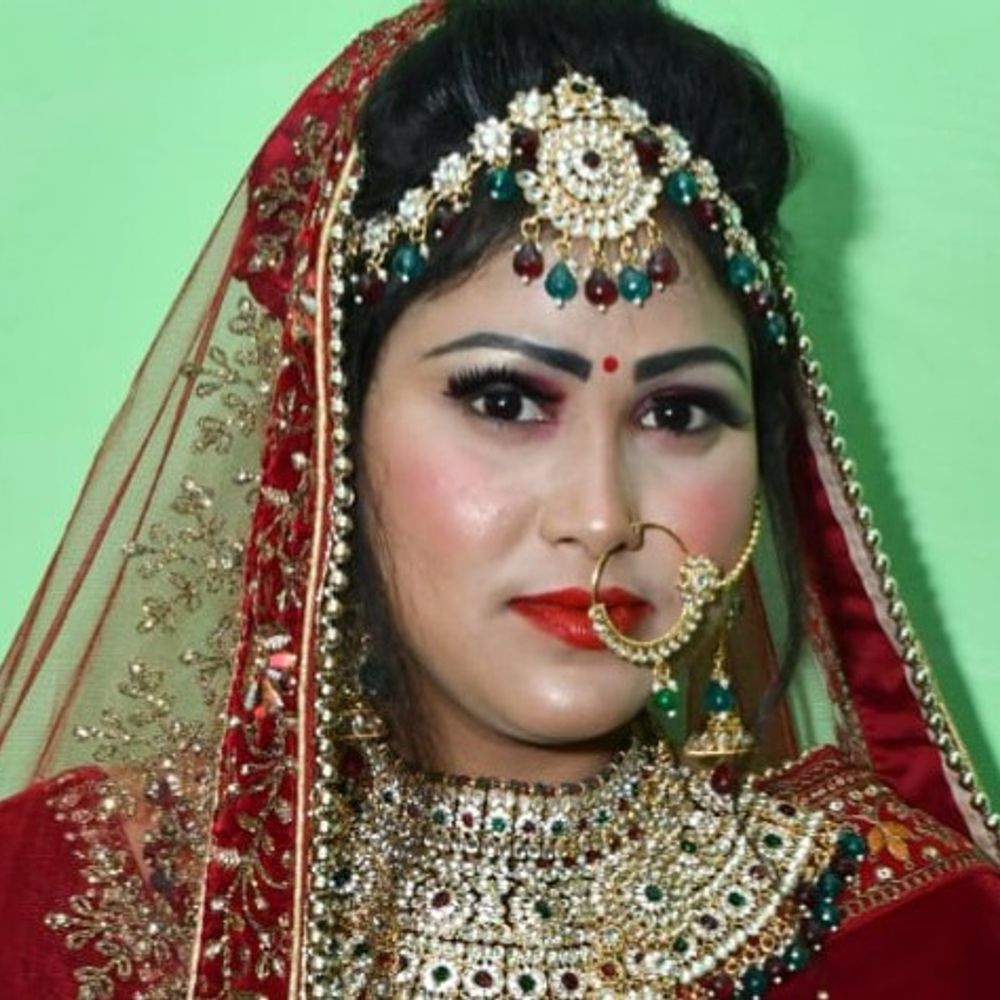 महिला की मौत पर परिजनों का प्रदर्शन:कासगंज के श्याम हॉस्पिटल पर इलाज में लापरवाही का आरोप