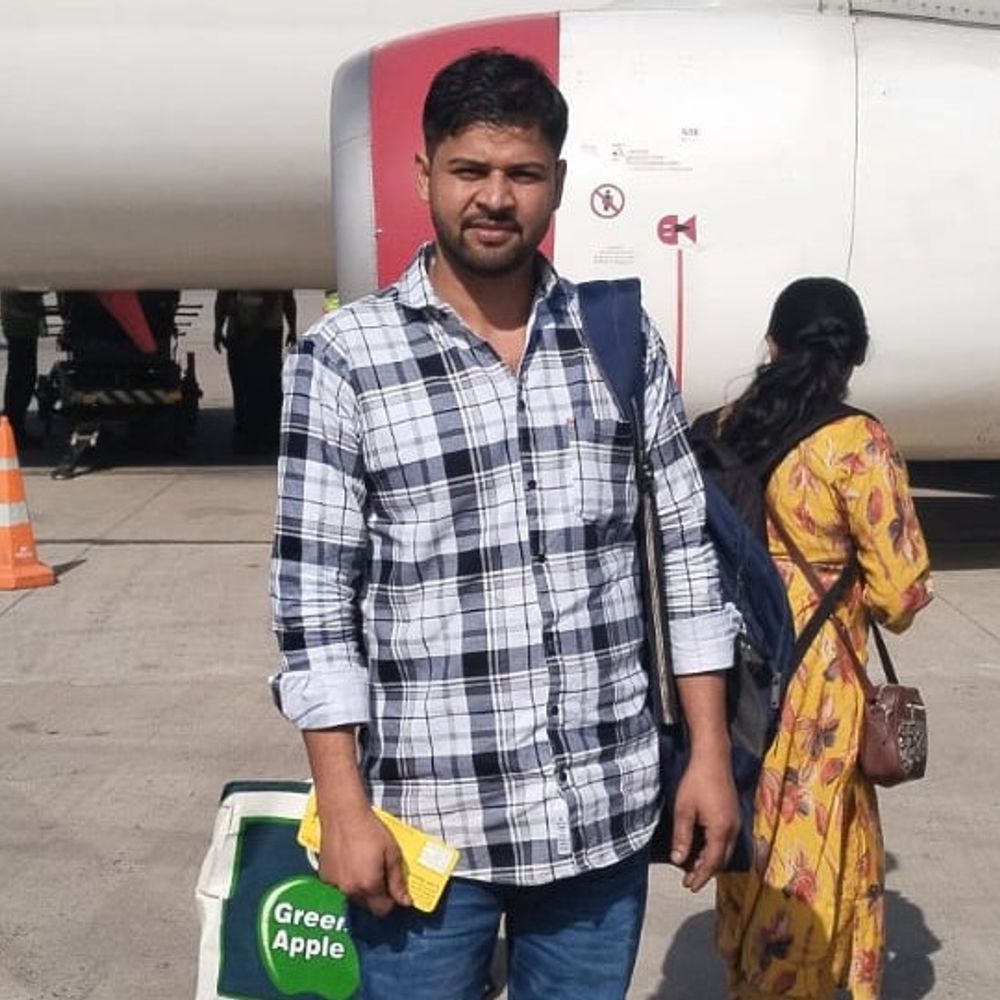 आरा में 2 बाइकों की आपस में टक्कर:हादसे में ठेकेदार की मौत, दूसरा युवक घायल; मुंडन संस्कार में शामिल होने जा रहे थे