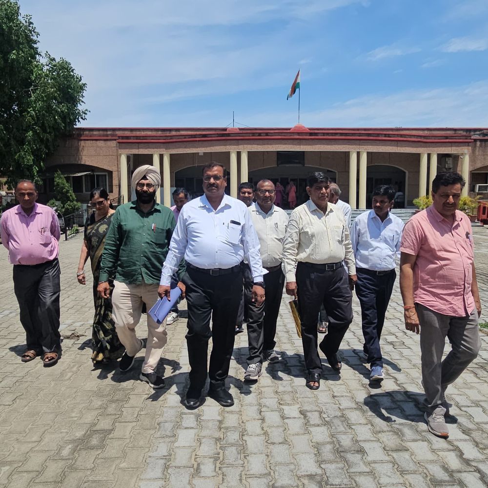 अमरोहा में प्रधानाचार्यों ने जनगणना ड्यूटी से मुक्ति मांगी:नए सत्र में पढ़ाई बाधित होने का दिया हवाला