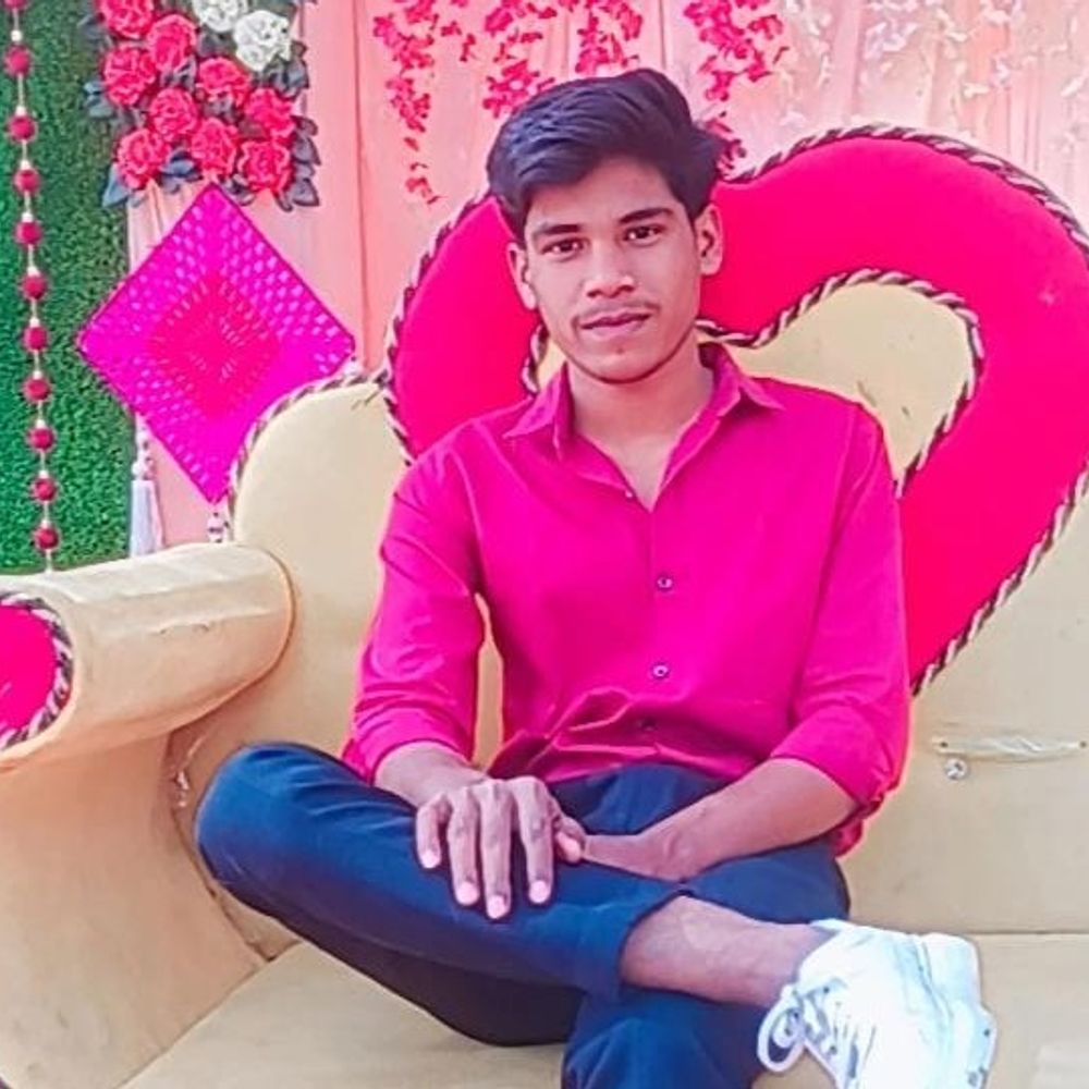 प्रतापगढ़ में पेड़ से टकराई बाइक, युवक की मौत:दो गंभीर घायल, तीनों कालिकन धाम दर्शन के लिए जा रहे थे