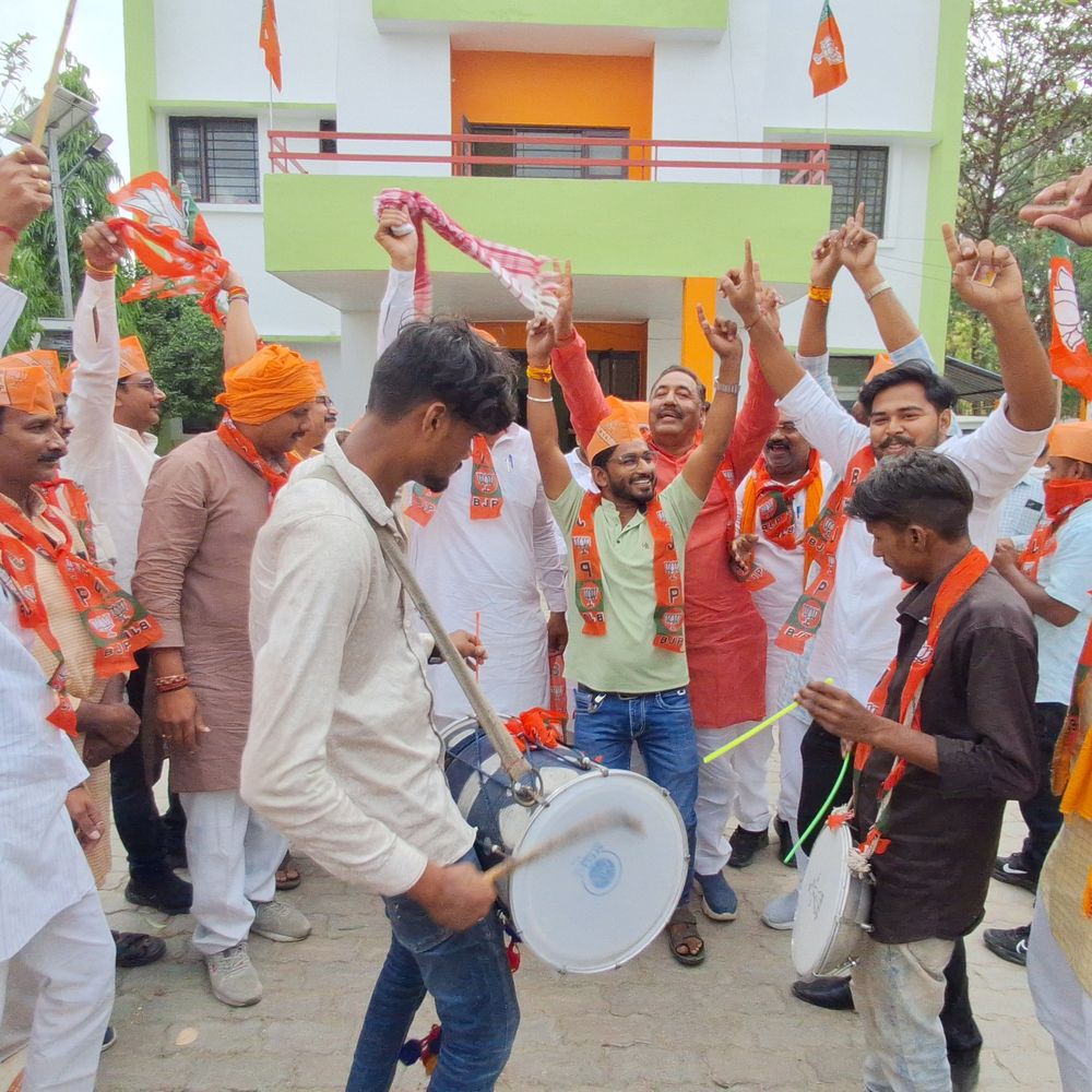 तीन राज्यों में भाजपा की जीत पर गाजीपुर में जश्न:सांसद संगीता बलवंत ने कहा- जनता ने विकास को चुना