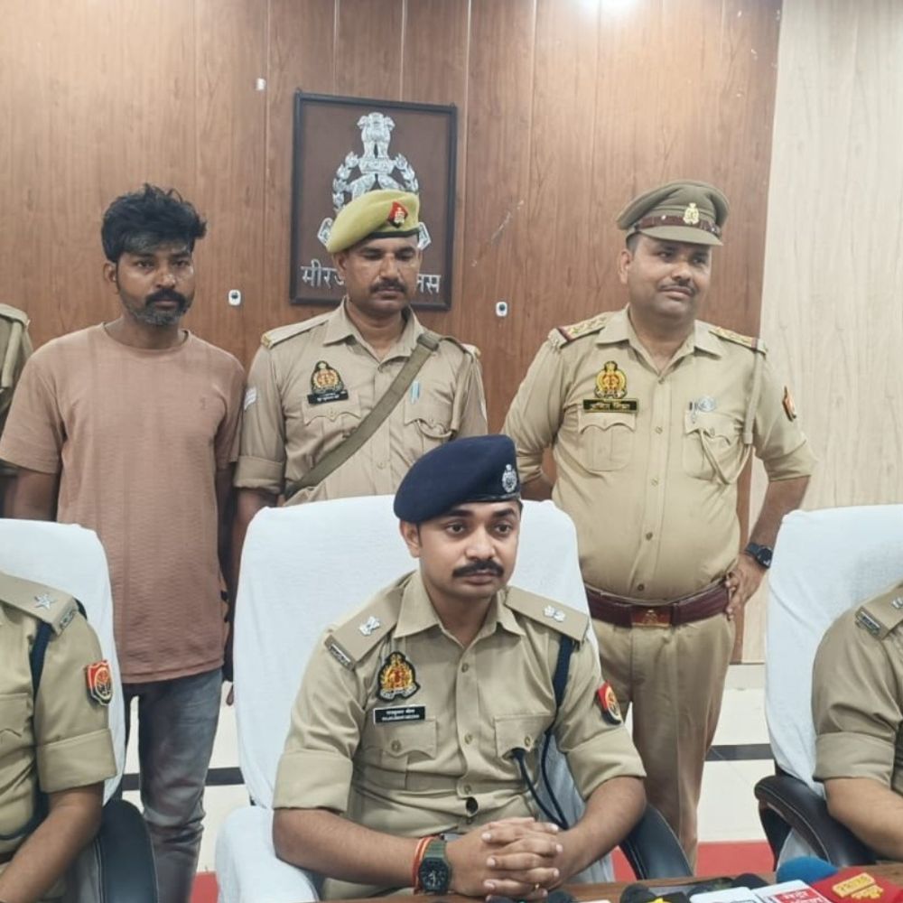 मिर्जापुर में अजय हत्याकांड का आरोपी गिरफ्तार:बहुभोज में तमंचा देखने के विवाद में सीने में मारी थी गोली