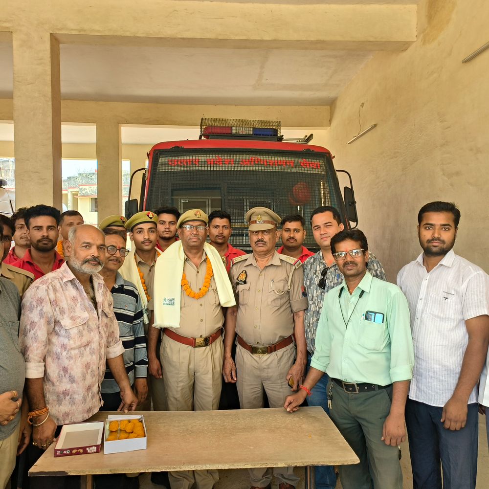 घाटमपुर अग्निकांड के हीरो सम्मानित:फायरमैन ने जलते सिलेंडर निकाल बचाईं 5 जिंदगियां, व्यापार मंडल ने किया सम्मान