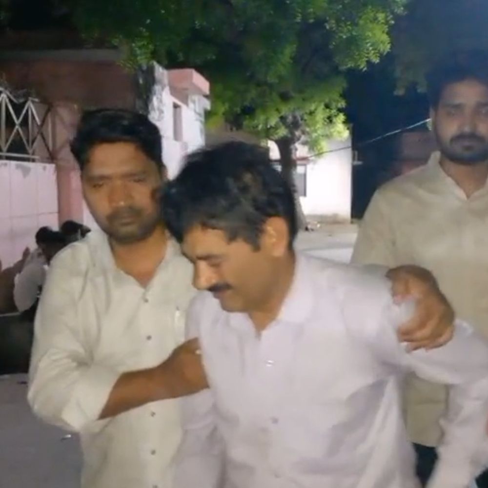 फिरोजाबाद में बाइक अनियंत्रित होकर गिरी:18 वर्षीय युवक की मौके पर मौत, शहर से घर लौटते समय हुआ हादसा